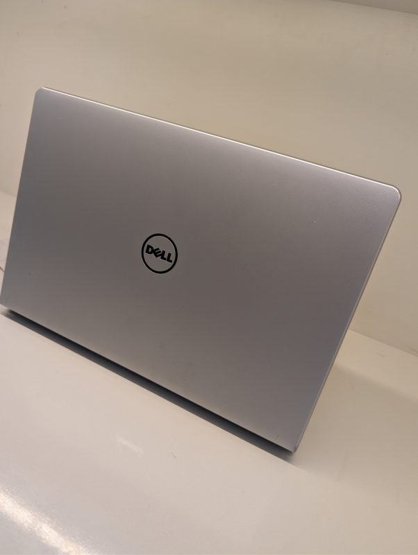 DELL Inspiron 5575